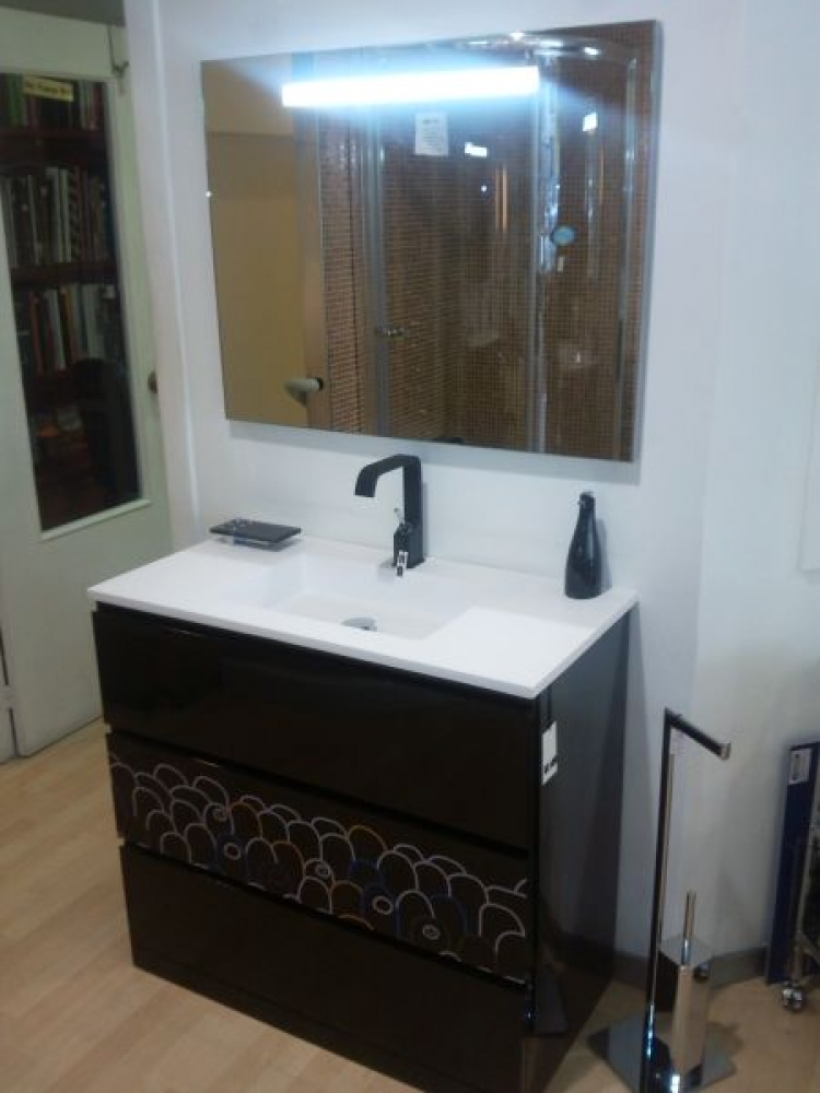 Mueble y espejo retroiluminado